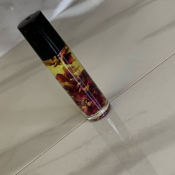 Rose infused lip oil - Picture 2 of 2